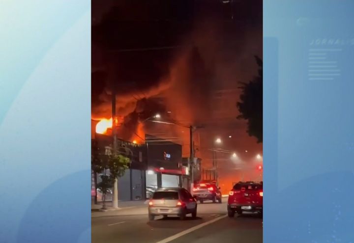 Fumante pode ter causado grande incêndio em posto de combustíveis de SP 