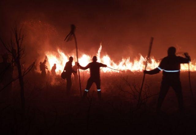 incendio teria sido provocado após queda de balão, seis baloeiros foram presos