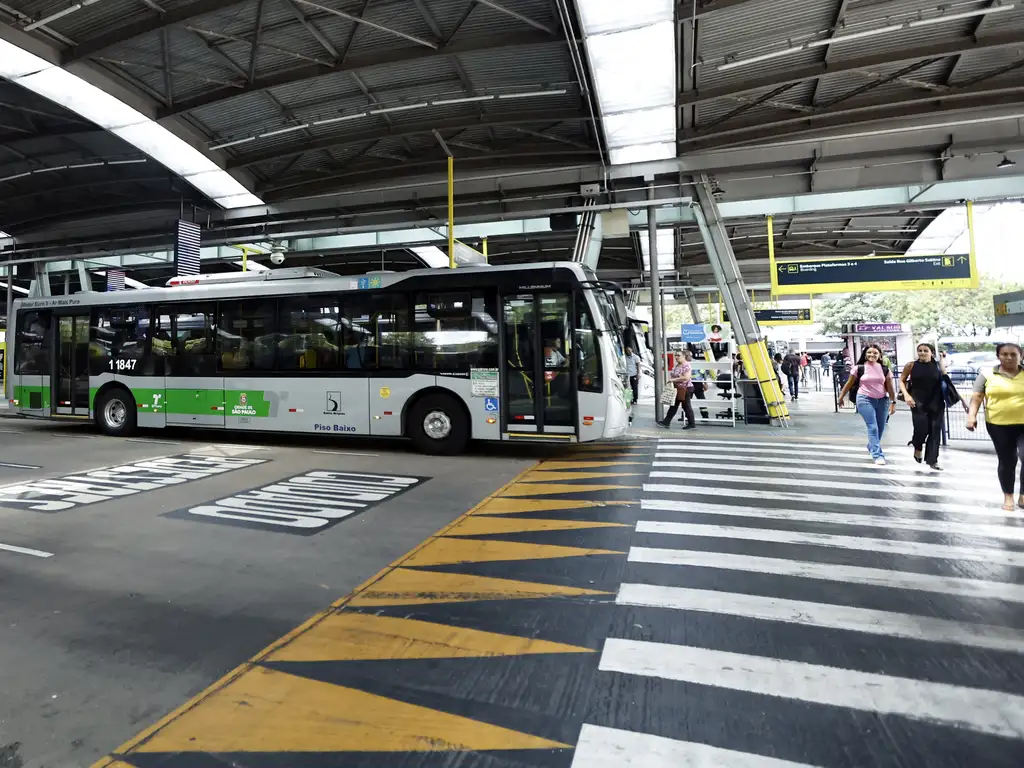  Terminal de ônibus Pinheiros, na zona oeste de São Paulo | Paulo Pinto/Agência Brasil