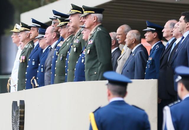 integrantes das forças armadas