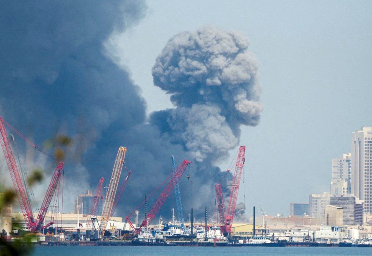 Fumaça sobe após explosões ouvidas no Bahrein | Reuters