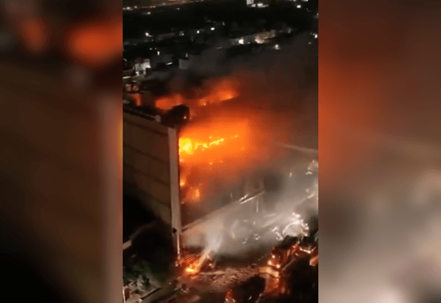Incêndio em hipermercado na cidade de Kut, no Iraque | Reprodução/X