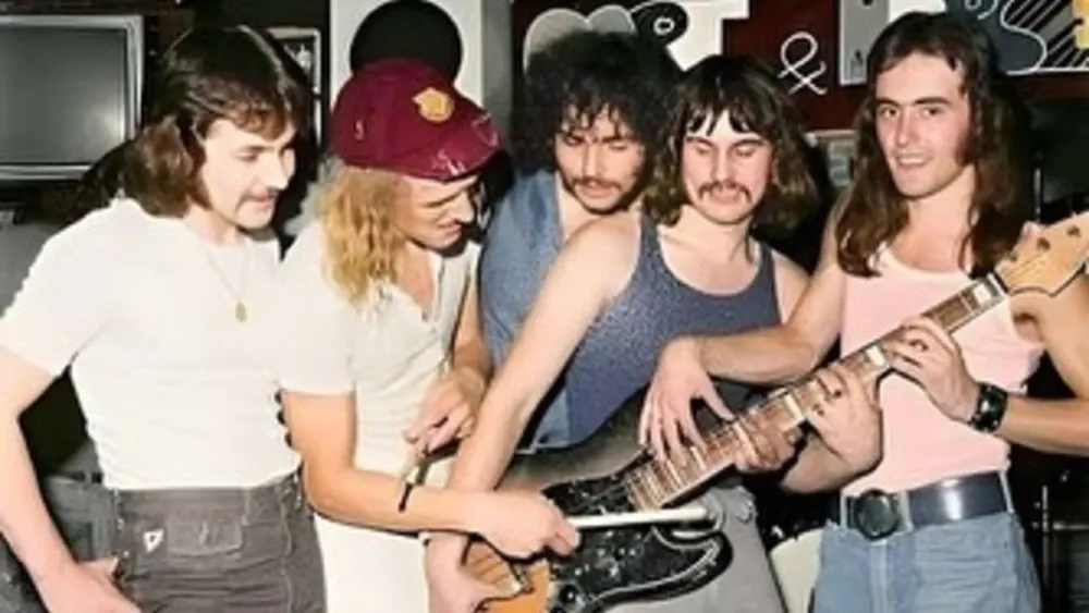 Vocalista esteve no grupo de heavy metal entre os anos de 1975 a 1976 | Reprodução