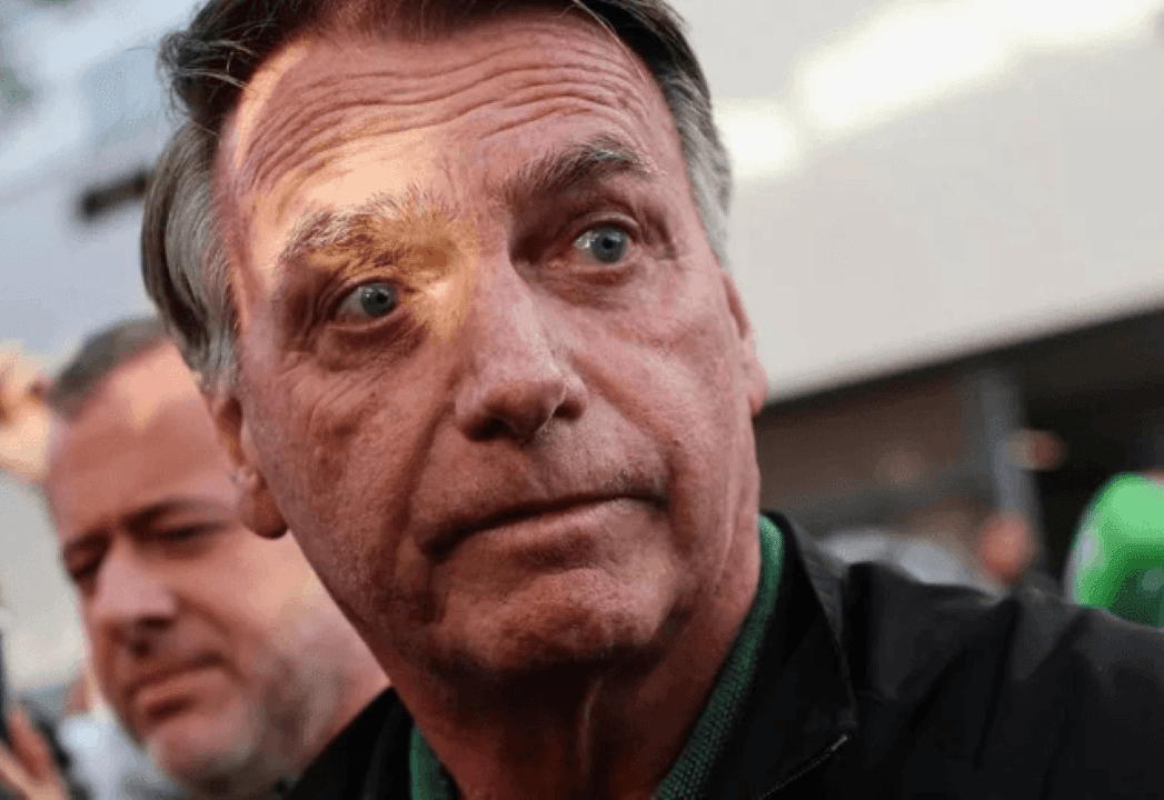 Imagem da notícia: Bolsonaro aguarda decisão sobre domiciliar; entenda cenários Imagem da notícia: Bolsonaro aguarda decisão sobre domiciliar; entenda cenários