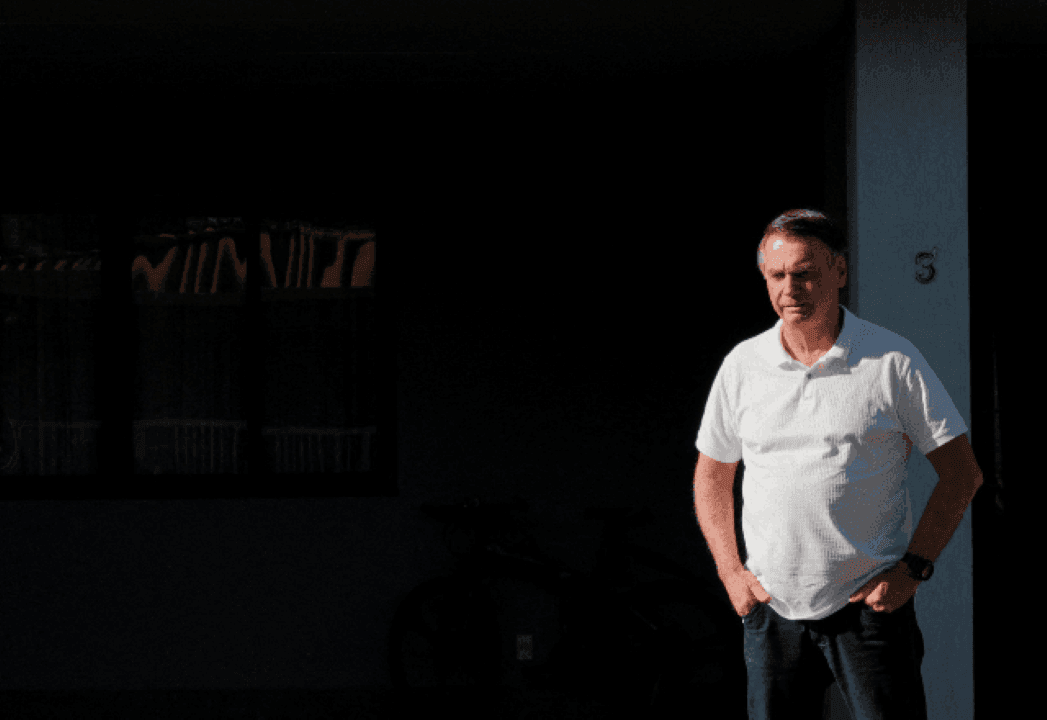 Bolsonaro recebeu agentes após falha em tornozeleira