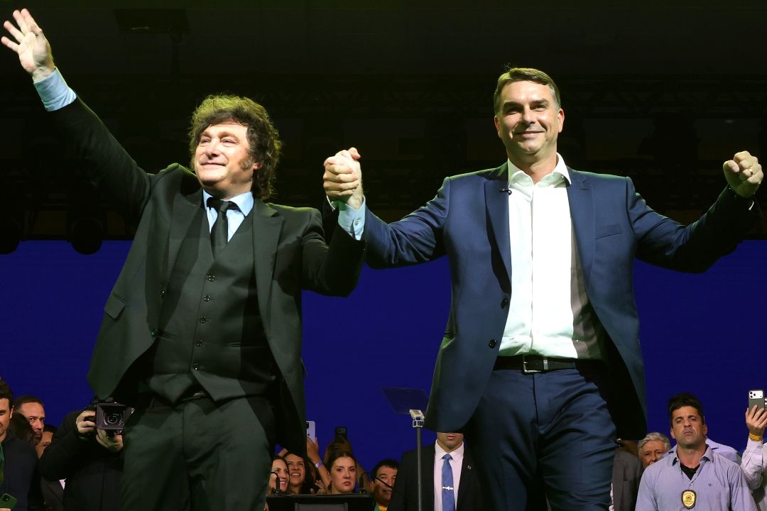 Milei parabeniza Flávio Bolsonaro por resultado no 1º turno Milei parabeniza Flávio Bolsonaro por resultado no 1º turno