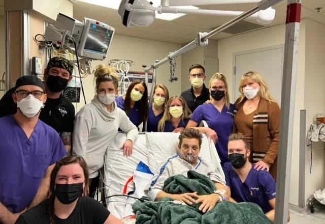 jeremy renner em hospital