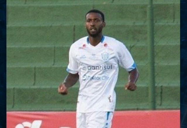 jogador Nikolas Farias
