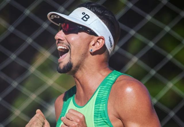 Jogador de vôlei de praia denuncia ataques homofóbicos durante partida em Recife