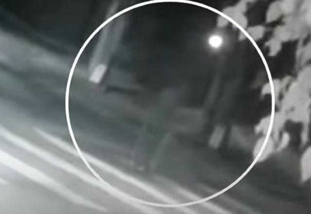 jovem na rua