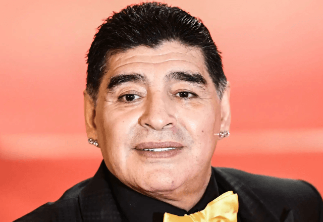 Diego Maradona teve uma parada cardiorrespiratória e faleceu em novembro de 2020 / Reprodução