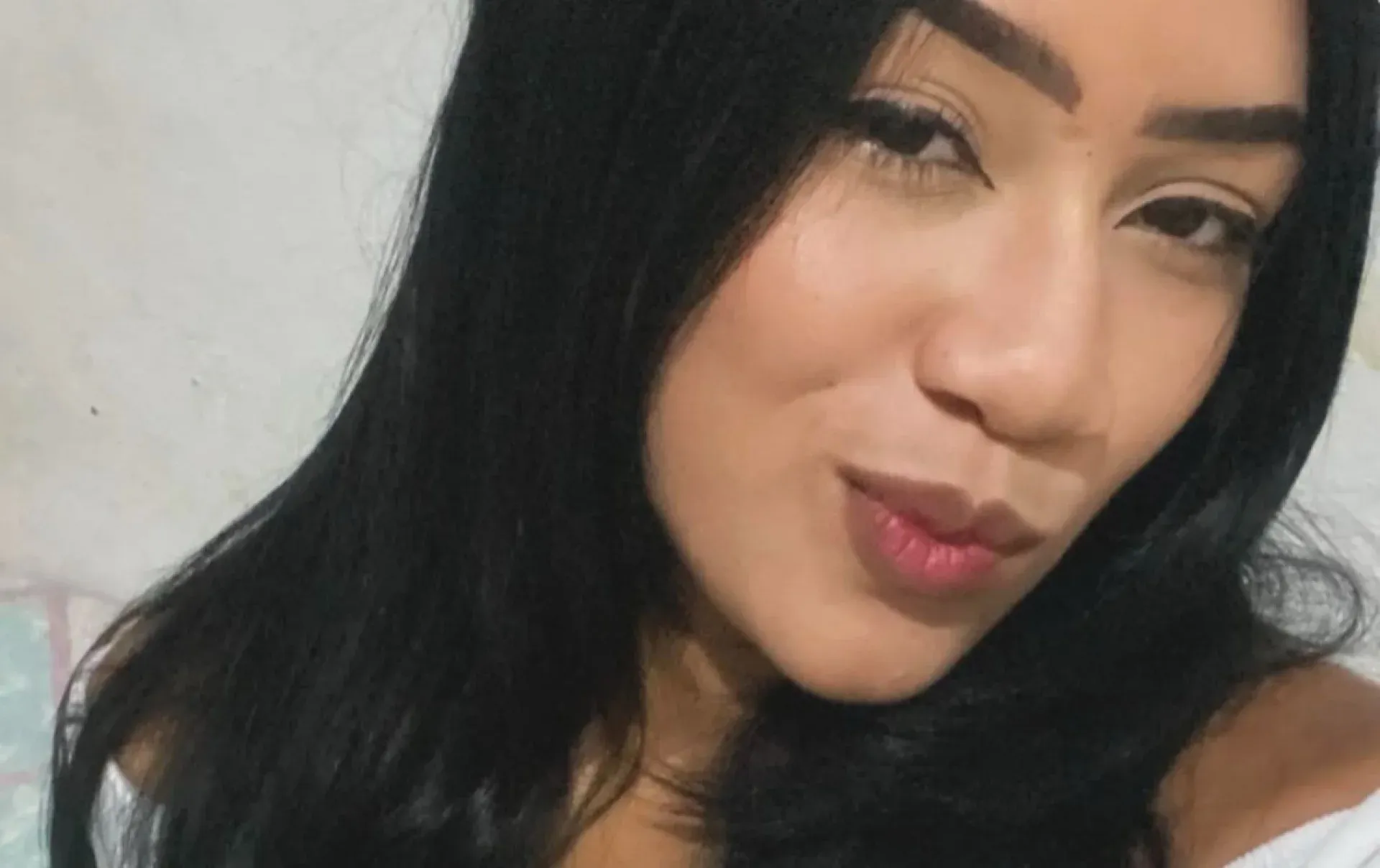 Corpo de jovem encontrada em motel em Paulista é sepultado. | Reprodução