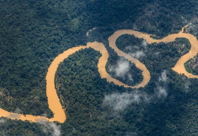 Rio contaminado por causa do garimpo ilegal (Fernando Frazão/Agência Brasil)