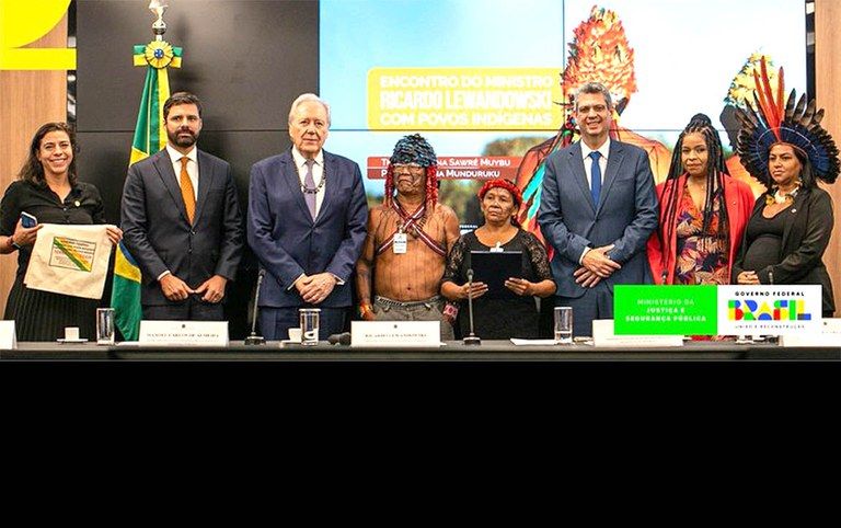 Lewandoski assina demarcação de terra indígena no Pará