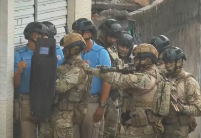 Polícia Militar liberta mulher de sequestro por companheiro em Salvador | Reprodução/TV Aratu