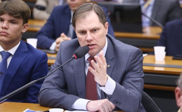 Deputado que pediu vista em PEC da 6x1 quer volta da desoneração da folha Deputado que pediu vista em PEC da 6x1 quer volta da desoneração da folha