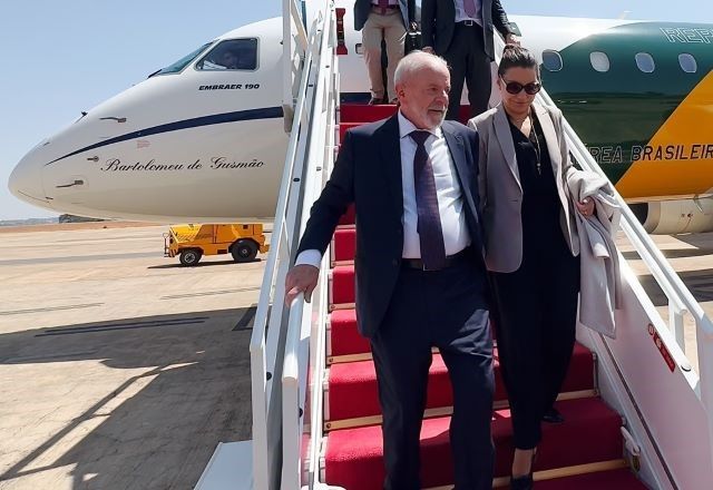 Lula e Janja em avião que fez pouso em Brasília após susto no México | Reprodução/Ricardo Stuckert