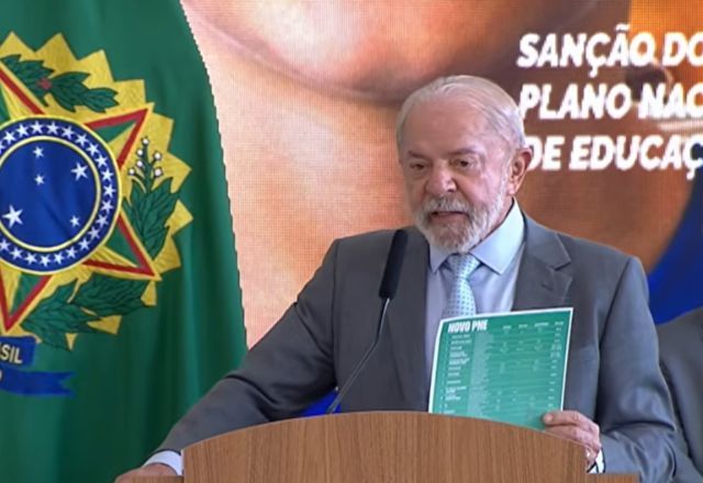 Lula rebate críticas sobre doutrinação e diz que Brasil não precisa de escolas civico-militares