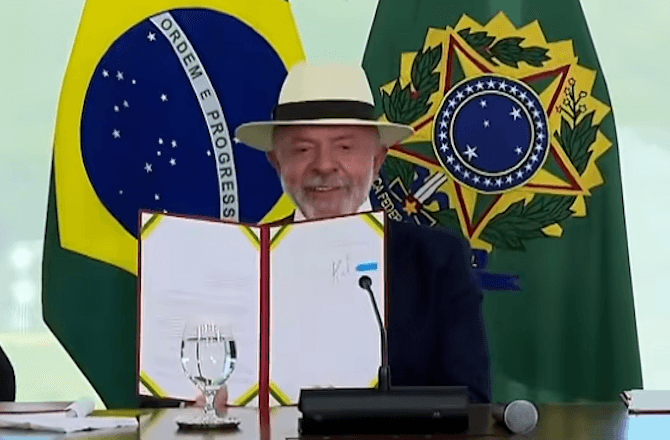 Lula promulga acordo UE-Mercosul, que passa a valer na sexta (1º) Lula promulga acordo UE-Mercosul, que passa a valer na sexta (1º)