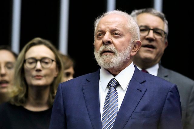 Pedido de impeachment de Lula tem apoio de 19 deputados da base governista Pedido de impeachment de Lula tem apoio de 19 deputados da base governista