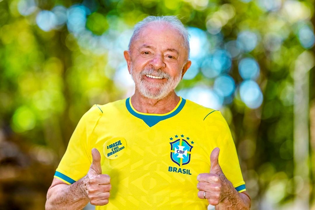 O presidente Lula com a camisa da seleção brasileira | Ricardo Stuckert/PR