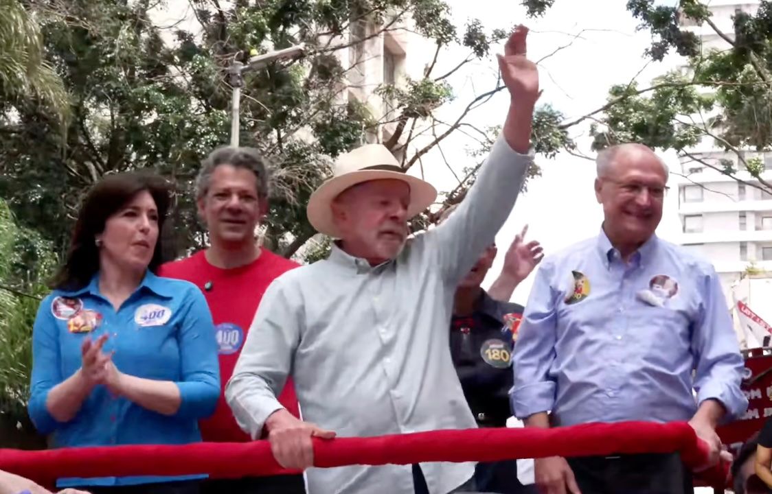 O presidente Lula (PT) durante carretada em São Paulo ao lado de Tebet, Haddad, Marina e Alckmin | Reprodução