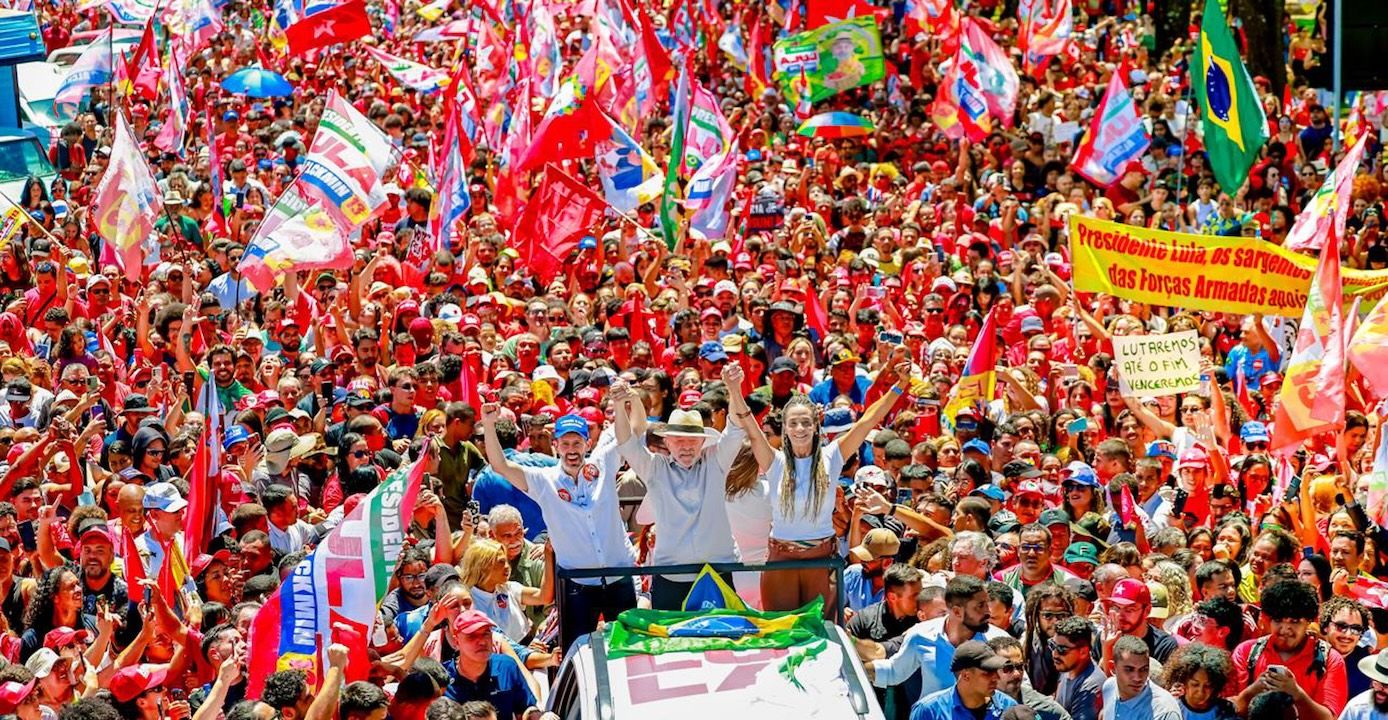 Em ato no DF, Lula diz que vai derrotar “ladrões do BRB”
