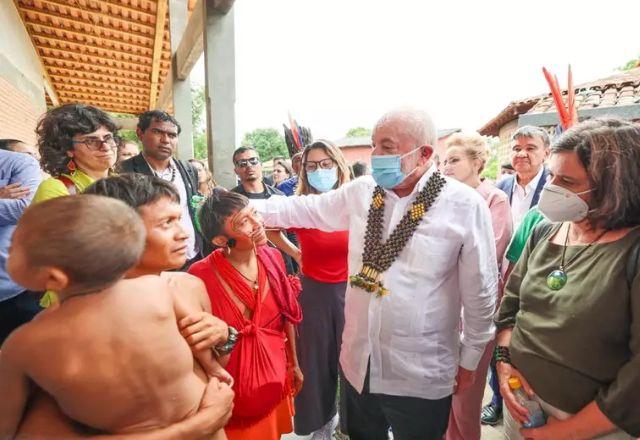lula com indígenas yanomami