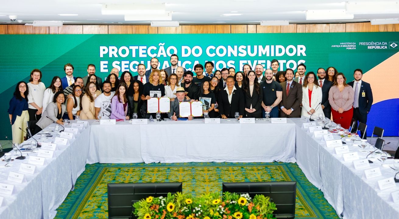 Lula durante assinatura de decretos sobre venda de ingressos e distribuição de água em eventos culturais | Divulgação/Ricardo Stuckert