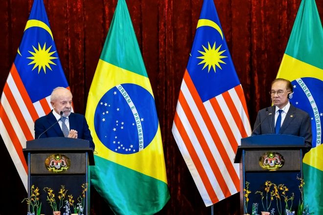 O presidente Lula discursa ao lado do primeiro-ministro da Malásia, Anwar Ibrahim | Ricardo Stuckert/PR