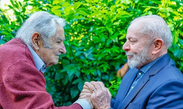 Lula lamenta morte de Mujica: "Exemplo de que a luta política e a doçura podem andar juntas"
