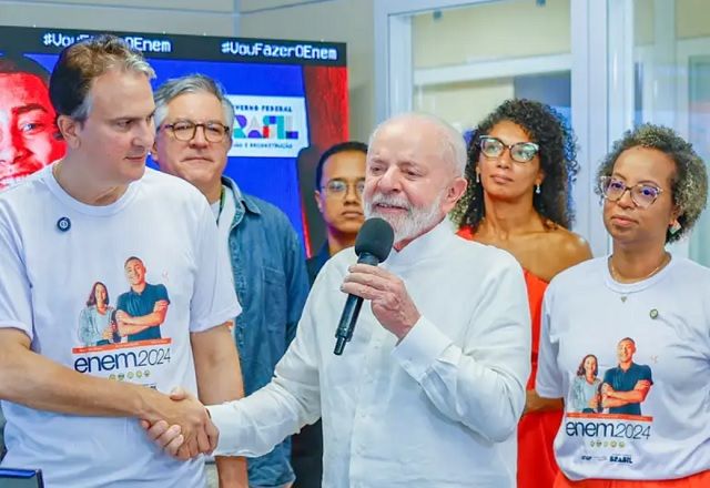 O ministro da Educação, Camilo Santana, também desejou "boa sorte" aos que farão o exame | Ricardo Stuckert/PR