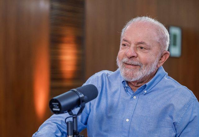 lula falando em microfone