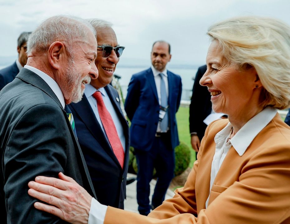 Lula acompanhado do presidente do Conselho Europeu, António Costa, e da presidente da Comissão Europeia, Ursula von der Leyen | Ricardo Stuckert/PR