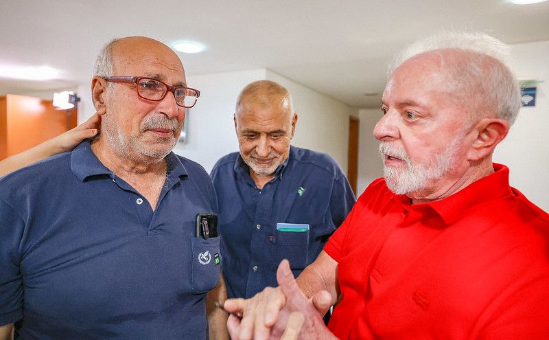 Presidente da República, Luiz Inácio Lula da Silva, durante encontro com repatriados da região da Faixa de Gaza, na Base Aérea de Brasília