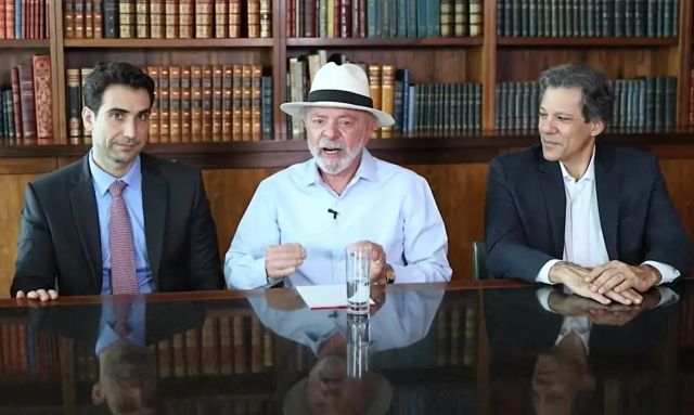 O presidente do BC, Gabriel Galípolo, o presidente da República, Luiz Inácio Lula da Silva (PT), e o ministro da Fazenda, Fernando Haddad | Agência Gov
