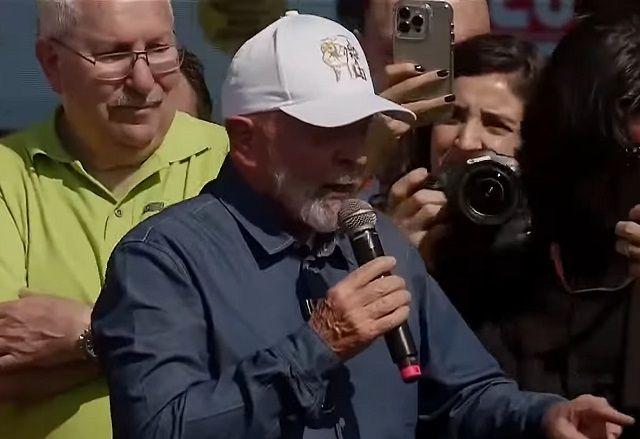 Lula intimado por pedir votos para Boulos