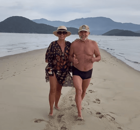 A primeira-dama Janja e o presidente Lula na Restinga da Marambaia durante férias | Reprodução/Instagram