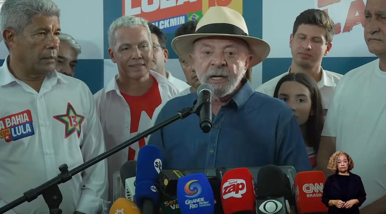 Lula: Flávio não vai abrir sigilo porque tem “vida podre” Lula: Flávio não vai abrir sigilo porque tem “vida podre”
