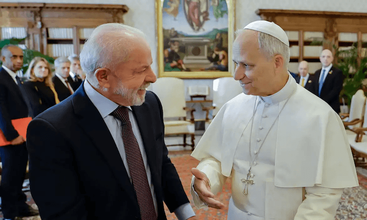 Lula cumprimenta o papa Leão XIV, em outubro de 2025 | Ricardo Stuckert/PR