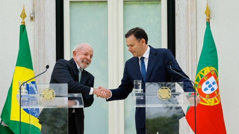 O presidente Lula (à esquerda) e o primeiro-ministro português, Luís Montenegro (à direita), em declaração a jornalistas | Ricardo Stuckert/PR