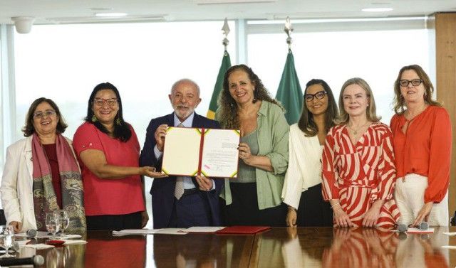 Lula sanciona lei que aumenta pena para crimes com uso de IA contra mulheres 