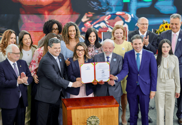 Lula convida Alcolumbre e demais chefes dos Poderes para cerimônia do pacto contra feminicídio Lula convida Alcolumbre e demais chefes dos Poderes para cerimônia do pacto contra feminicídio