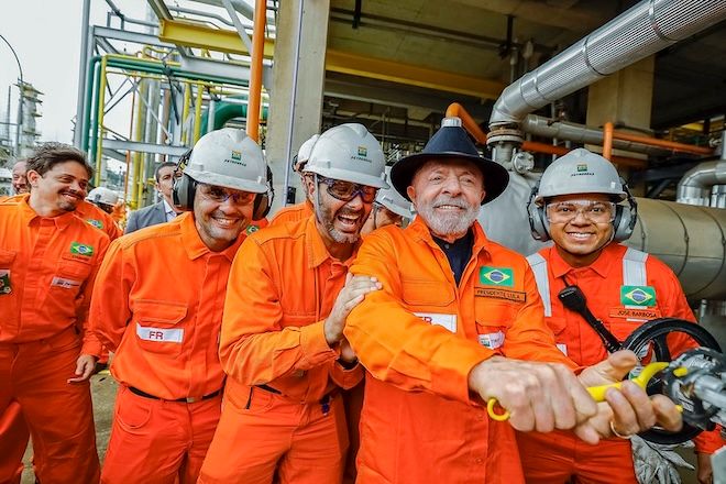 Lula e funcionários da Petrobras na Refinaria Gabriel Passos | Ricardo Stuckert/PR