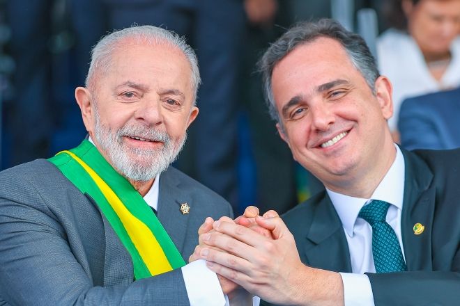 O presidente Lula (à esquerda) e o senador Rodrigo Pacheco (à direita) | Ricardo Stuckert/PR