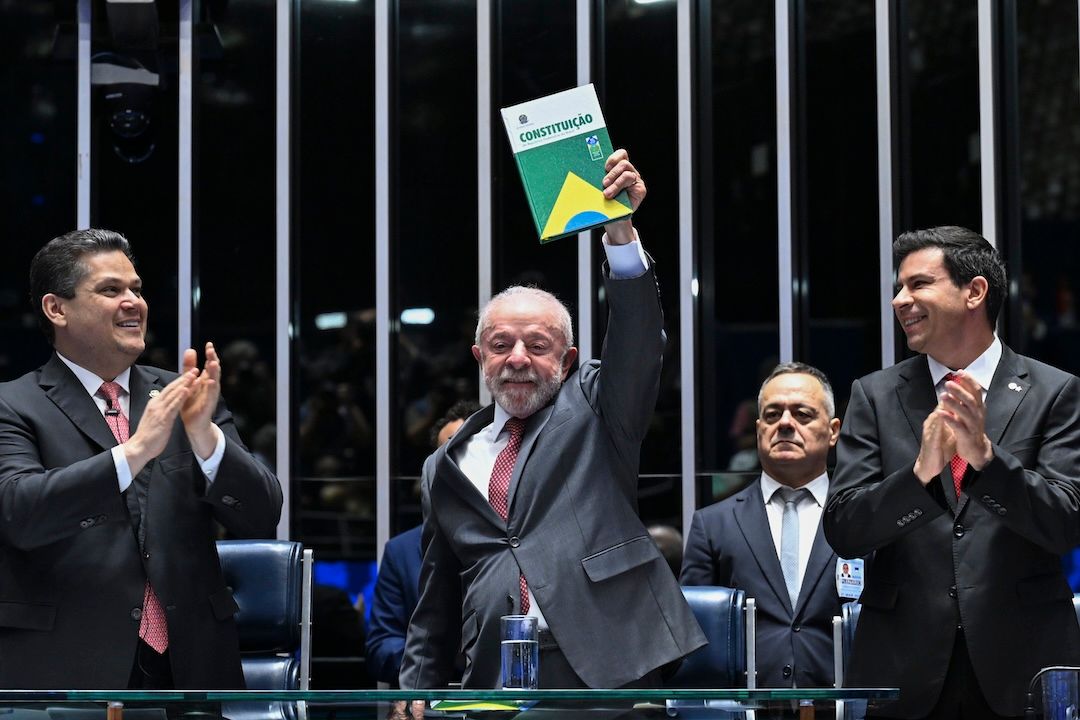 Fora da democracia não tem saída, diz Lula no Congresso Fora da democracia não tem saída, diz Lula no Congresso