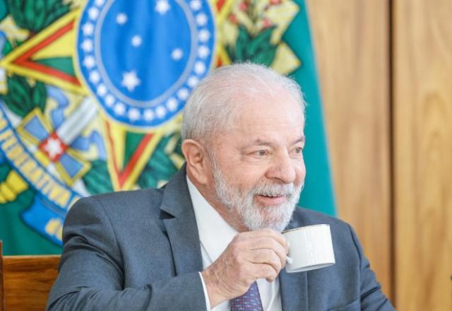 lula toma café