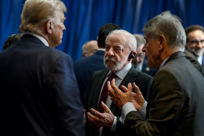 Os presidentes Lula e Trump durante encontro bilateral na Malásia | Daniel Torok/Official White House Photo