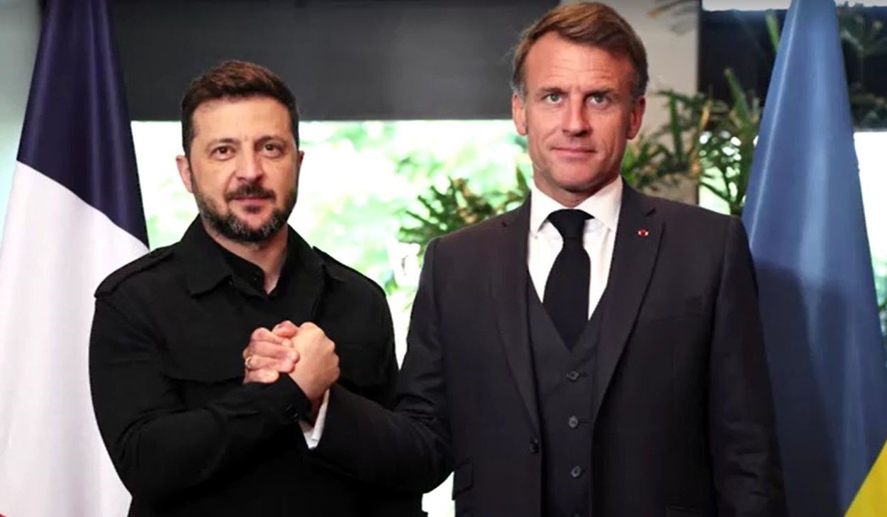Emmanuel Macron, presidente da França, e Volodomyr Zelensky, da Ucrânia | Reprodução/Reuters