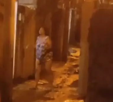 Mãe grita desesperada com policiais: "Vocês mataram meu filho". | Reprodução